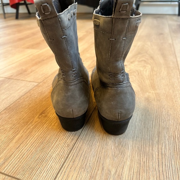 Rockport women’s grey Leather ankle Boots. Size 11. Low heel. Sturdy. Good grip - Picture 3 of 7